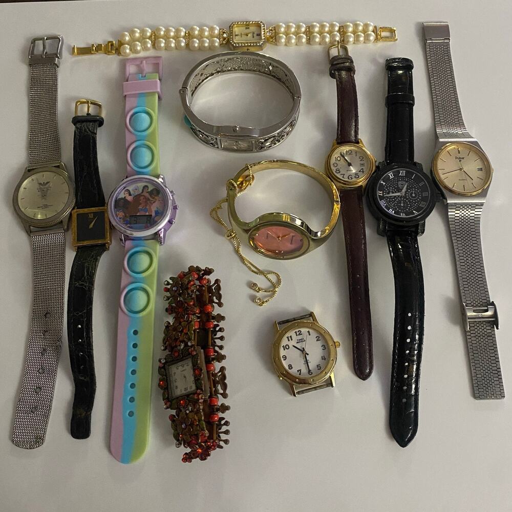 Assorted Watches Used Not Working For Parts Or Pieces lot 104